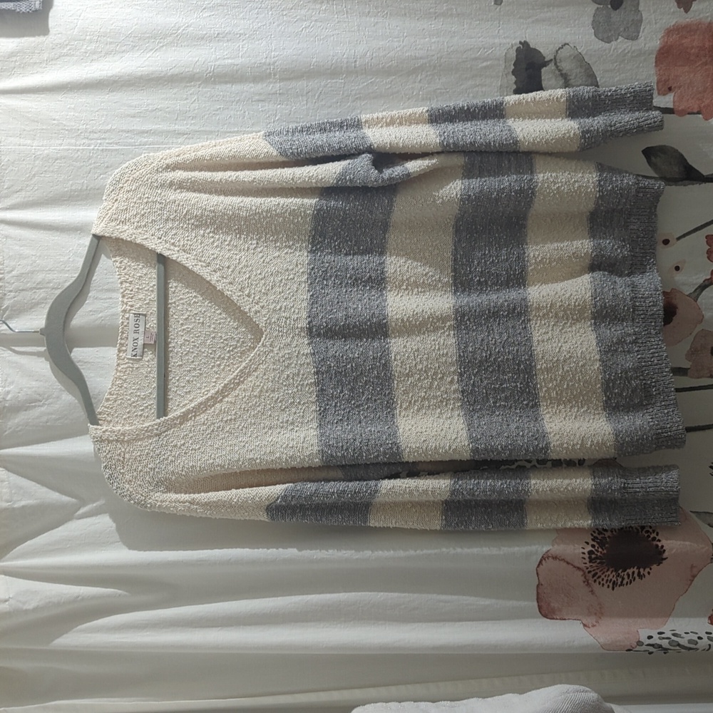 Women's Size Large V-neck Sweater
